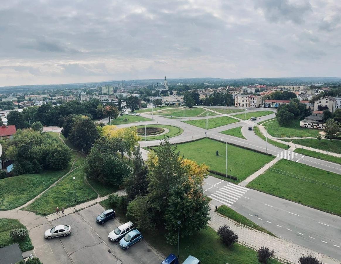 Mieszkanie W Centrum Miasta Ostrowiec Świętokrzyski Eksteriør bilde